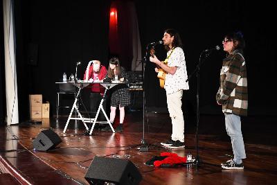 Tronco, concert dibuixat amb Roberta Vázquez i Álvaro Ortiz